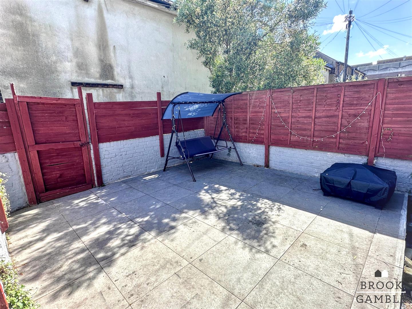 3 Bedroom House - Mid Terrace. Bourne Street in Eastbourne,  17